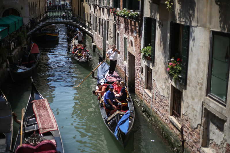 W Wenecji zmniejszono limit pasażerów gondoli. Nie przez pandemię, przez nadwagę
