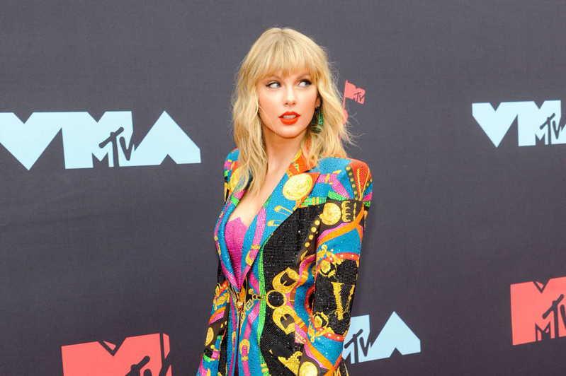 Okładka nowej płyty Taylor Swift wywołała konsternację wśród fanów heavy metalu