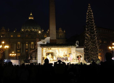 Na placu Świętego Piotra stoi już świąteczna choinka