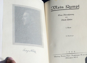 "Mein Kampf" wraca do niemieckich księgarń