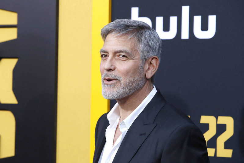 Zgłosił się do chirurga plastycznego, bo chce mieć uszy jak George Clooney
