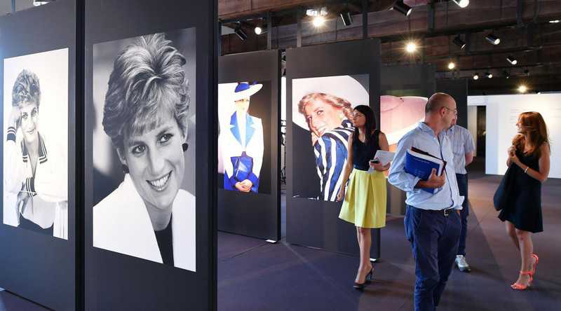 Jak księżna Diana stała się ikoną stylu 2020 roku?