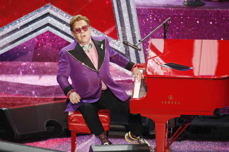 Elton John jednak chce się pogodzić z Rodem Stewartem