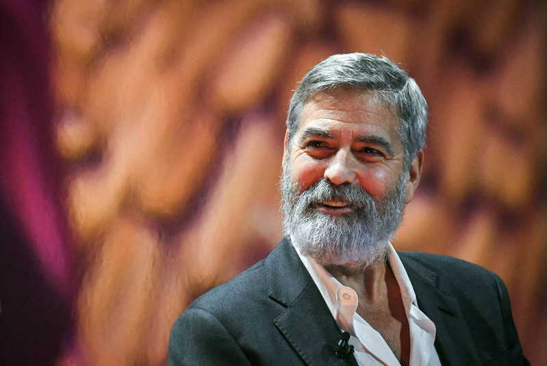 George Clooney od lat nie chodzi do fryzjera...