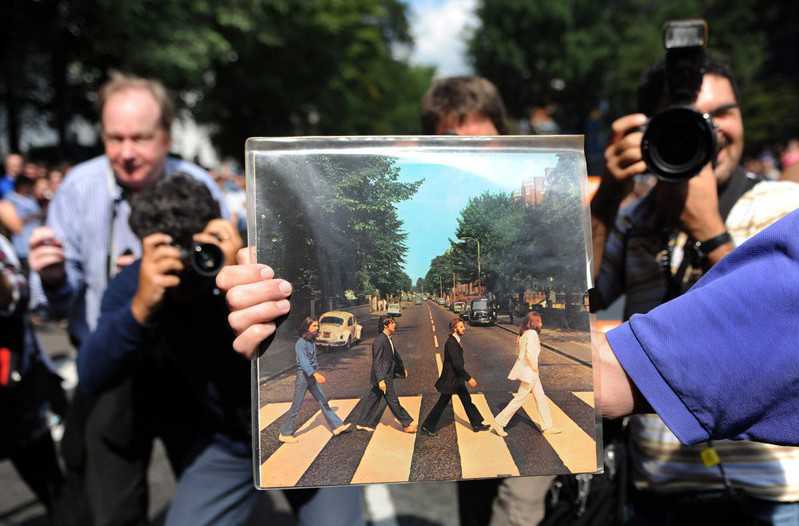 Dawne tablice i znaki drogowe z Abbey Road trafią na aukcję