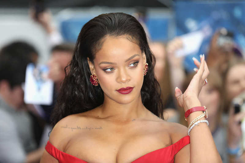 Rihanna wydaje autobiografię w wersji Queen Sized. Cena zwala z nóg!