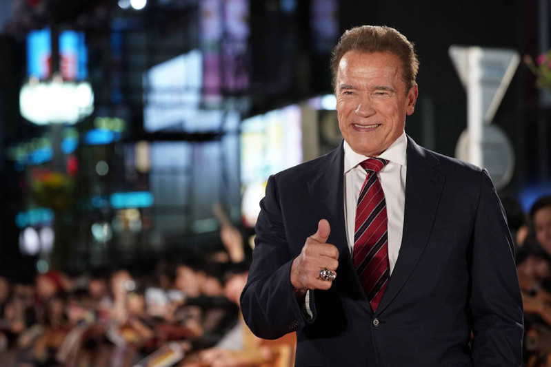 Brytyjczycy chcą, by Arnold Schwarzenegger bronił Ziemi podczas inwazji kosmitów