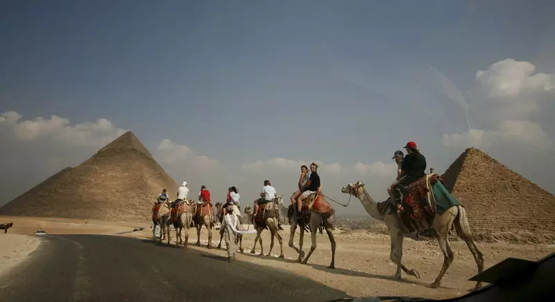 Tuż obok słynnych piramid w Gizie jest nietypowa atrakcja turystyczna