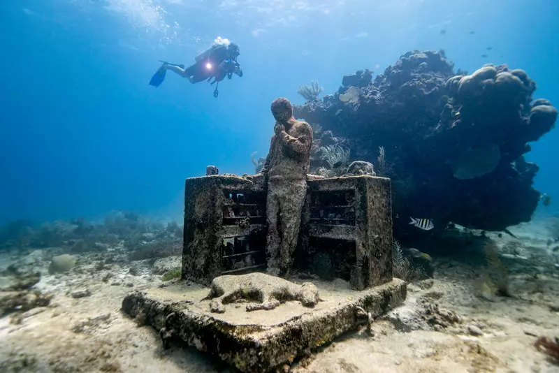 U wybrzeży Cypru powstała podwodna instalacja złożona z 93 dzieł sztuki