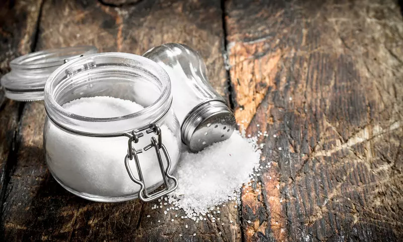 Jak zmniejszyć szkodliwość soli kuchennej? Nowe odkrycie naukowców