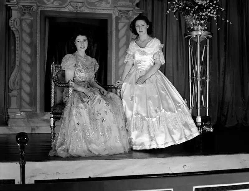 Powstaje wystawa kostiumów teatralnych Elżbiety II i księżniczki Małgorzaty
