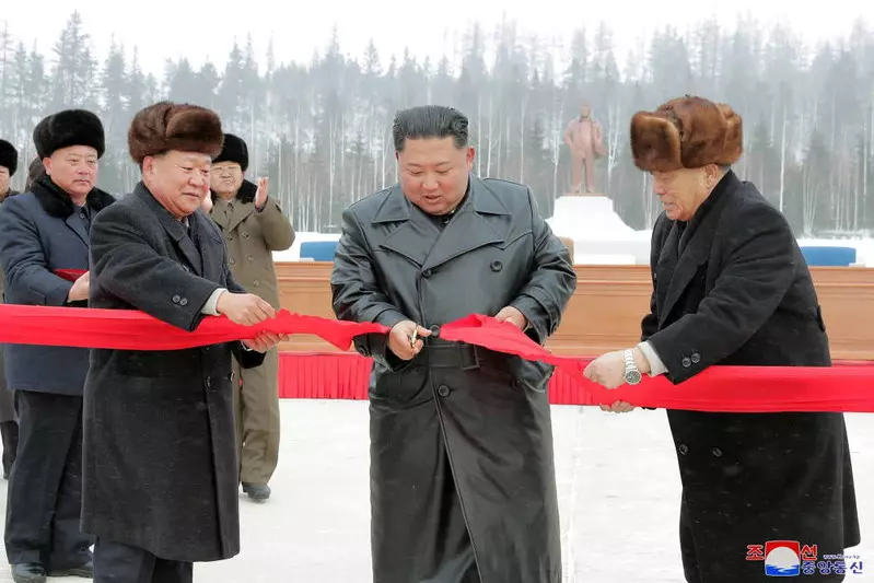 W Korei Północnej tylko jedna osoba może nosić skórzany płaszcz!