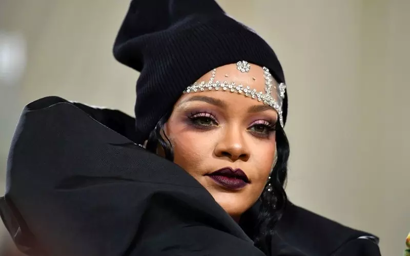 Rihanna lansuje nowy trend makijażowy!