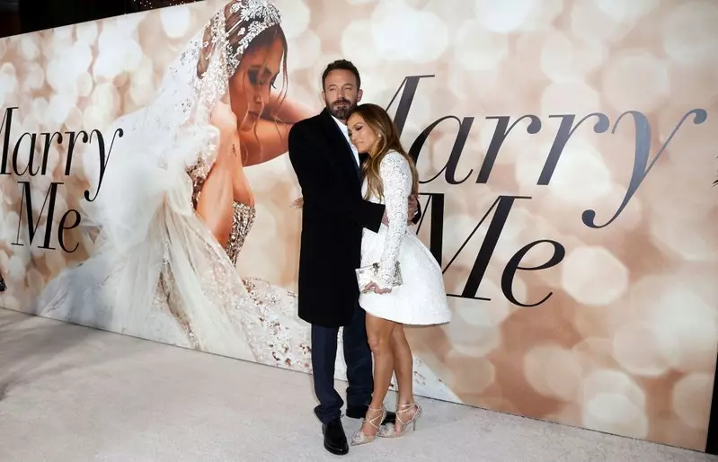 Jennifer Lopez chce się zaręczyć "z dala od ludzi i kamer"...