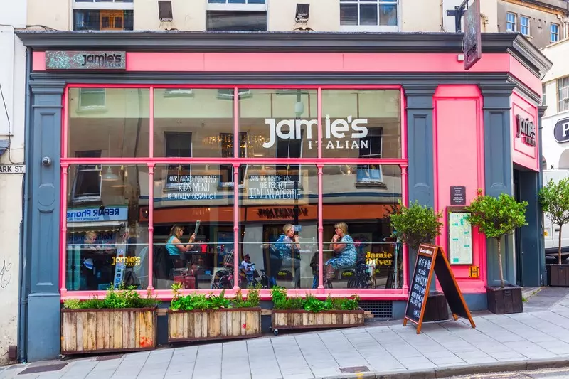Jamie Oliver zamyka swoją restaurację w Rosji