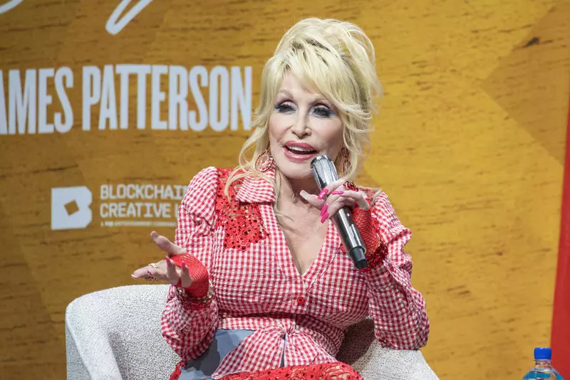 Dolly Parton ujawniła, że codziennie wstaje o 3:00 nad ranem