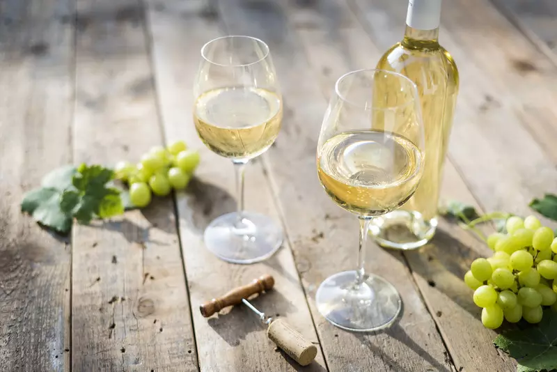 Spożywanie białego wina wydaje się zmniejszać ryzyko osteoporozy