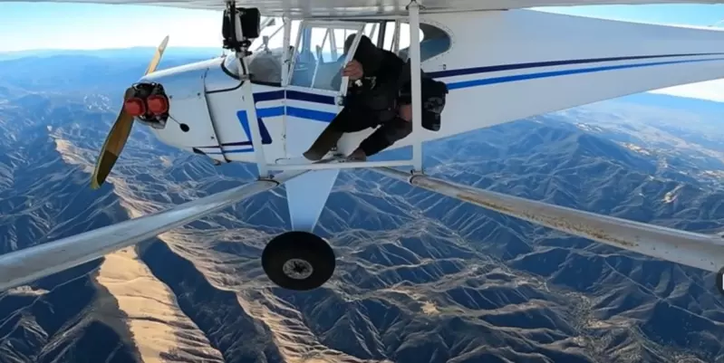 Popularny youtuber stracił licencję pilota, bo uznano, że celowo rozbił samolot
