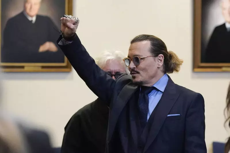 W oczekiwaniu na wyrok sądu Johnny Depp wystąpił na koncercie Jeffa Becka