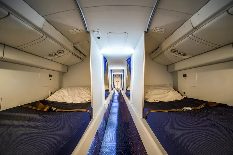 Piętrowe łóżka w samolotach? Nowa oferta dla pasażerów klasy ekonomicznej