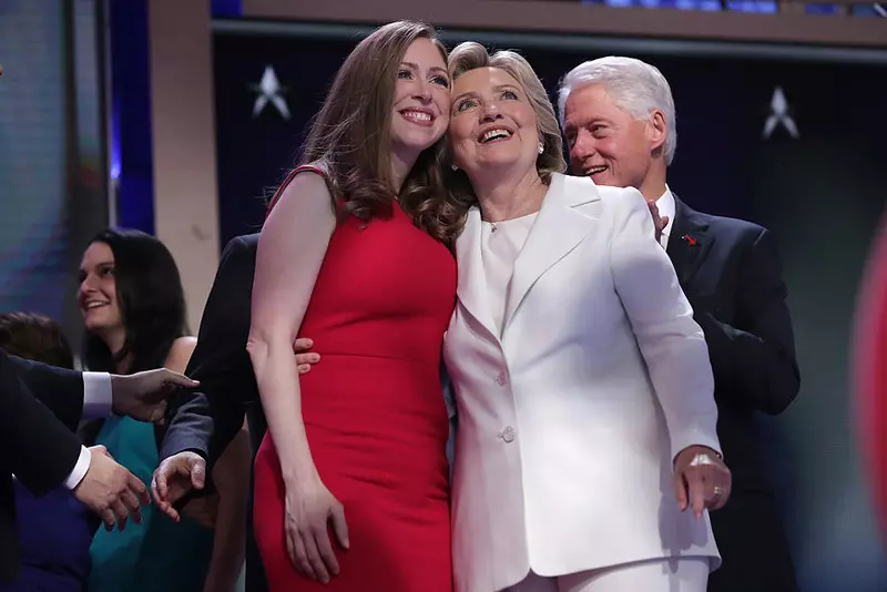 Serial Hillary Clinton i jej córki o inspirujących kobietach wkrótce na Apple TV