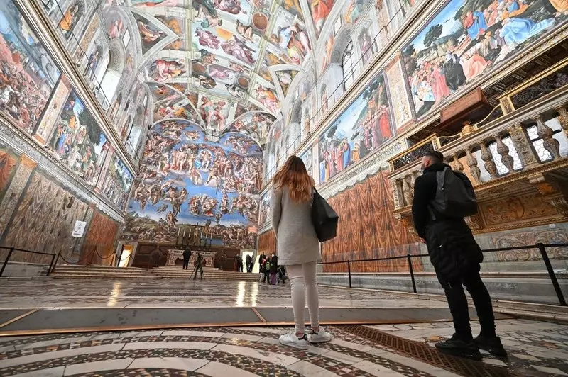 Watykan tłumaczy, dlaczego celebryci mogą robić zdjęcia w Kaplicy Sykstyńskiej