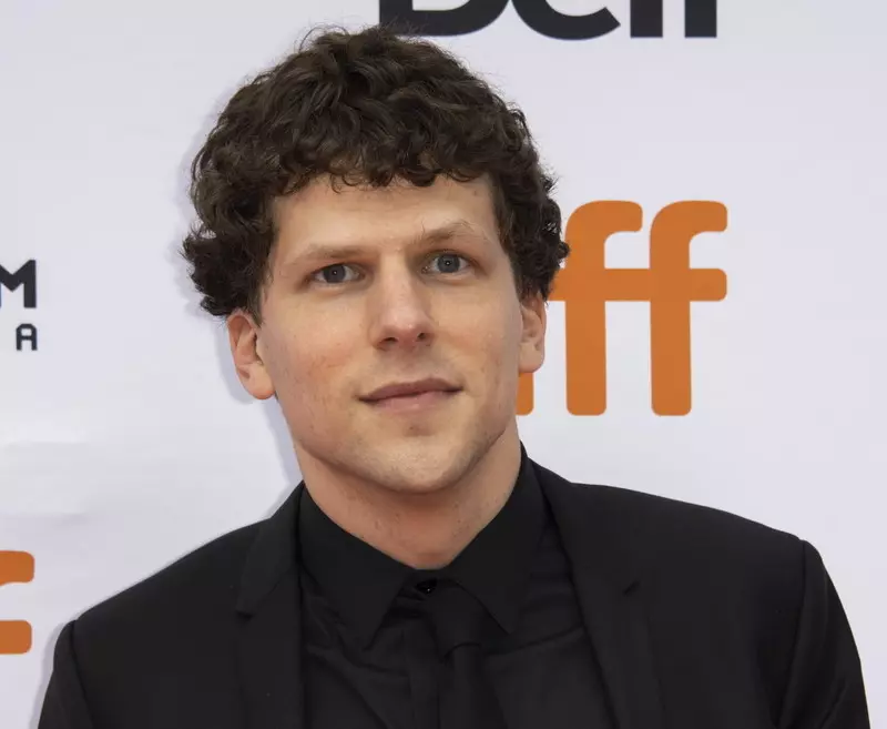 Jesse Eisenberg nakręci w Polsce film "A Real Pain"