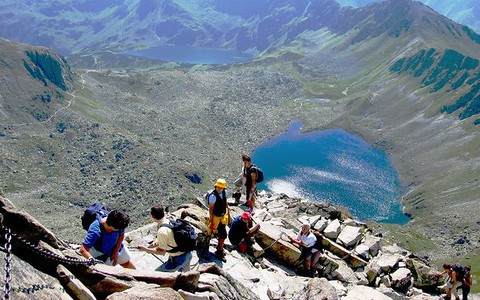 Wakacje w Tatrach: mniej turystów, więcej wandali