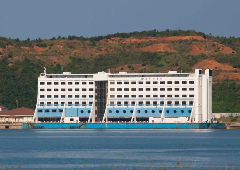 W Korei Północnej rozebrano słynny pięciogwiazdkowy hotel na wodzie