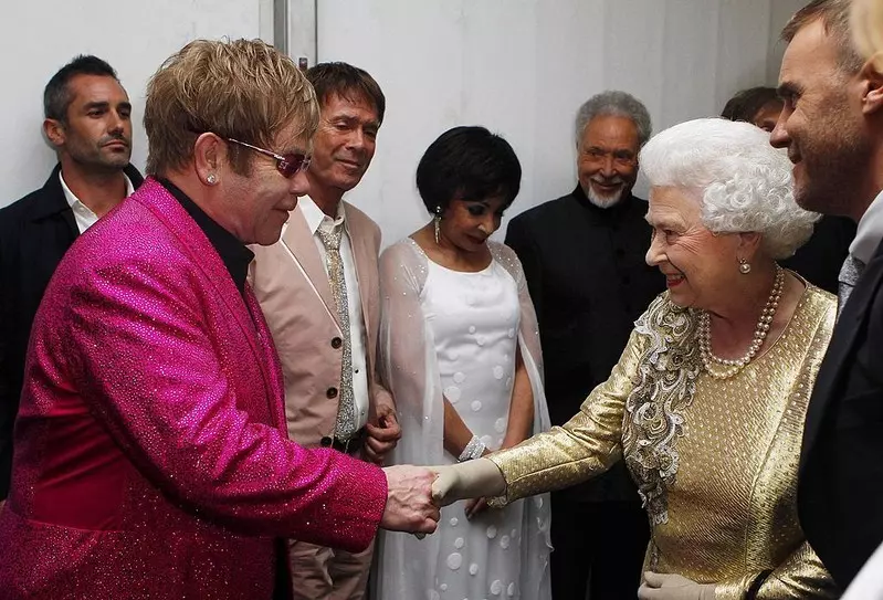 Elton John opowiedział o swoim tańcu z królową na zamku Windsor...