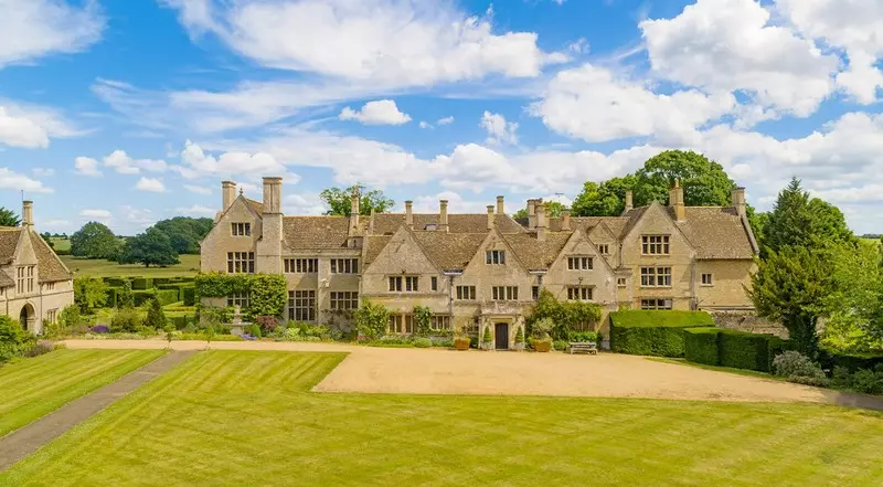 Kuzyn Elżbiety II sprzedaje swój XVI-wieczny dwór w hrabstwie Northamptonshire