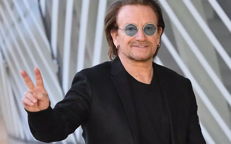 Bono niespodziewanie odwiedził swoją starą szkołę