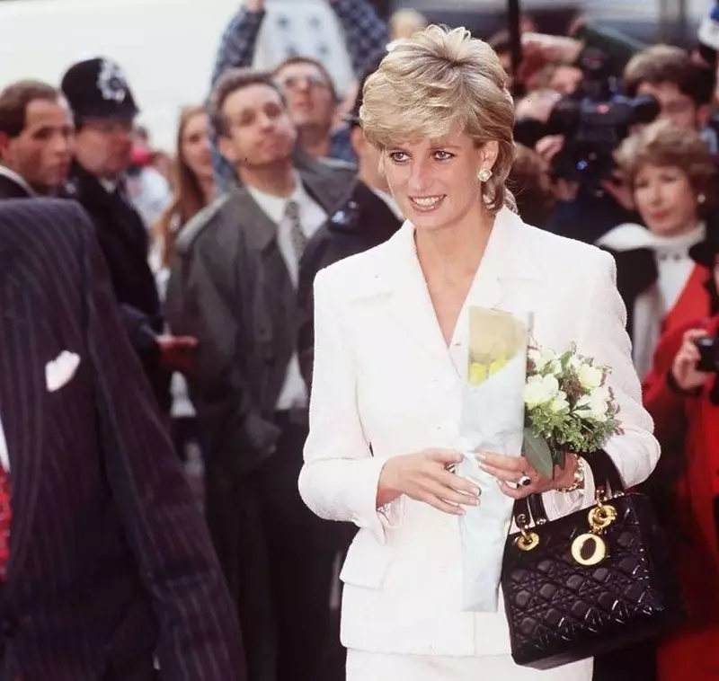 Firma Dior wznowiła sprzedaż torebki, którą rozsławiła księżna Diana