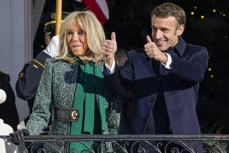 Brigitte Macron wielką fanką serialu "Emily in Paris"?