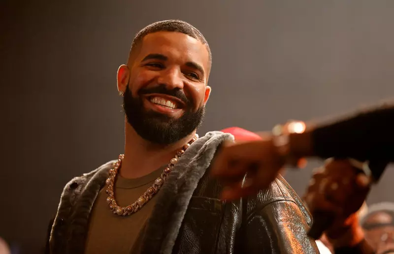 Drake zamówił naszyjnik z pierścionków, które chciał wręczyć swoim byłym