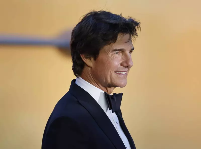 Tom Cruise wyskoczył z lecącego helikoptera, by podziękować widzom