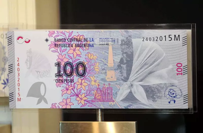 Argentyński malarz tworzy obrazy na banknotach