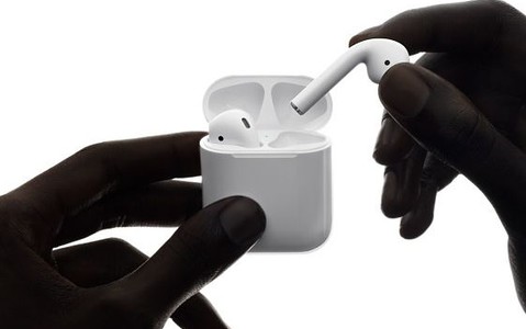 Apple opóźnia dostawy słuchawek AirPod