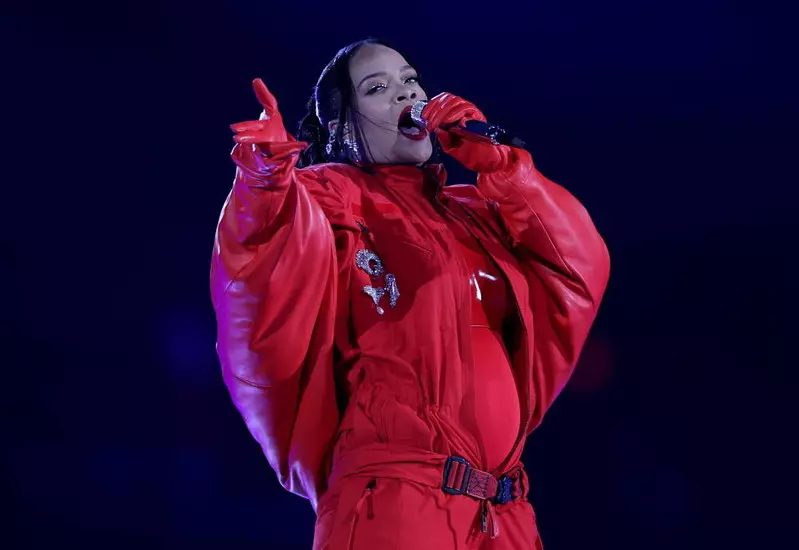 Rihanna podczas Super Bowl ujawniła, że po raz drugi zostanie mamą