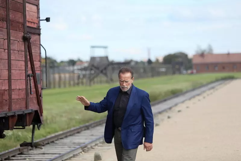 Schwarzenegger po wizycie w Auschwitz nagrał filmik adresowany do antysemitów