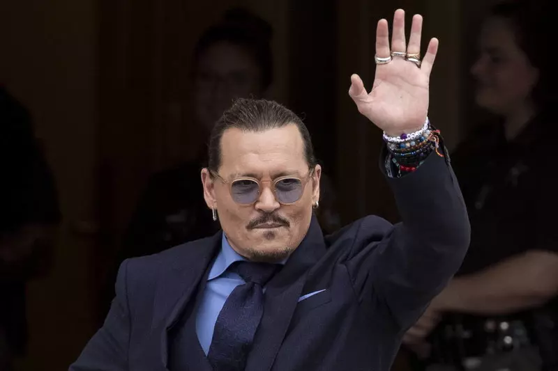 Johnny Depp zarobił krocie na sprzedaży odbitek swoich czterech obrazów