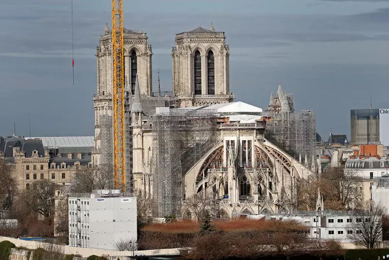 Jak odbudowywano katedrę Notre-Dame? Specjalna wystawa w podziemiach