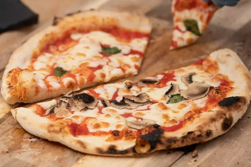 Przypalone brzegi pizzy nie są szkodliwe dla zdrowia!
