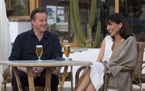 Żona Davida Camerona wraca do mody