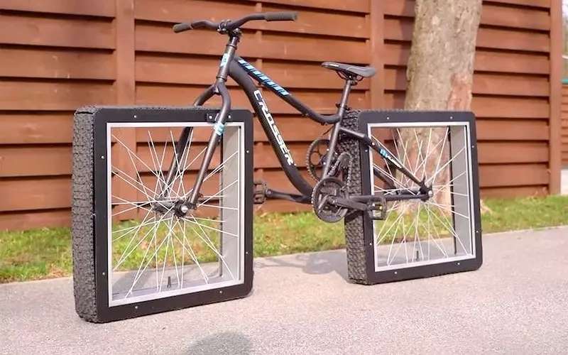 Ukraiński inżynier zbudował rower... z kwadratowymi kołami!