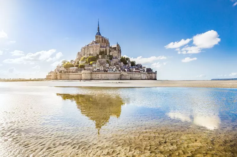 Opactwo na wyspie Mont Saint-Michel kończy w tym roku 1000 lat