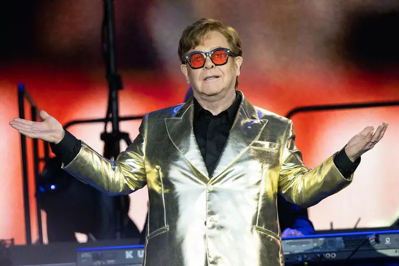 Elton John trafił do szpitala po tym, jak przewrócił się w swoim domu
