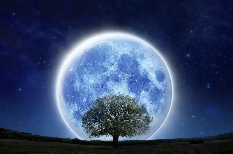 W nocy z 30 na 31 sierpnia kumulacja Niebieskiego Księżyca i superpełni