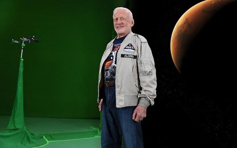 Buzz Aldrin z Księżyca na... wybieg mody
