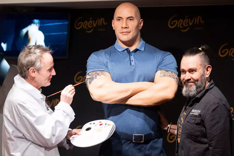 Dwayne Johnson poprosił muzeum figur woskowych o... poprawienie jego rzeźby